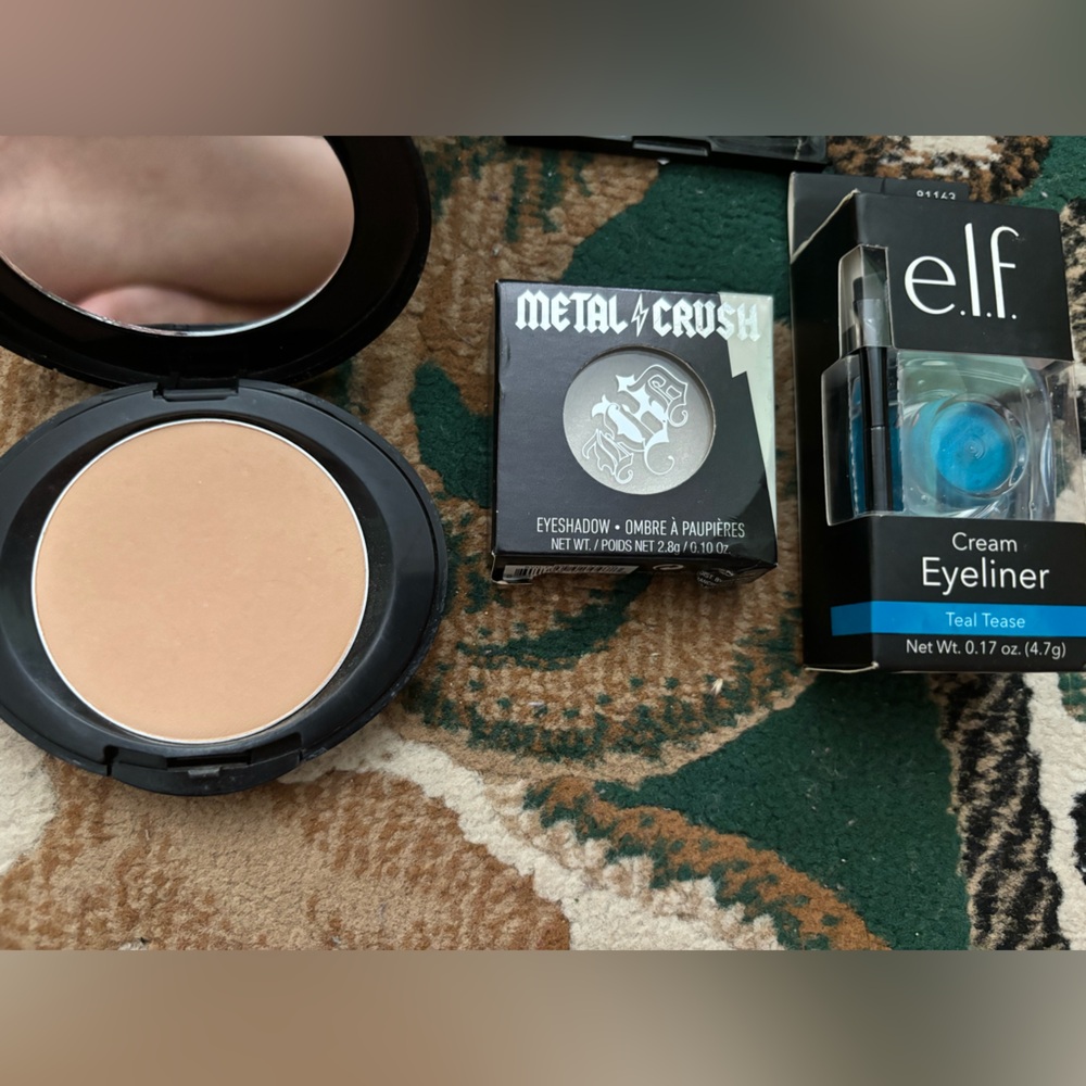 Makeup bundle. - Picture 4 of 4